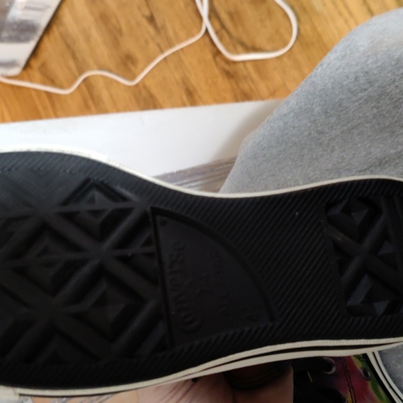 Converse size 41/2 In Boys and 71/2 in women's color iridescent - Picture 6 of 7